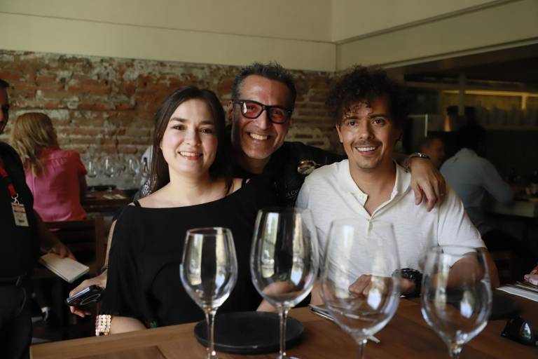 Celebran clientes y amigos el primer aniversario de Casa Bon