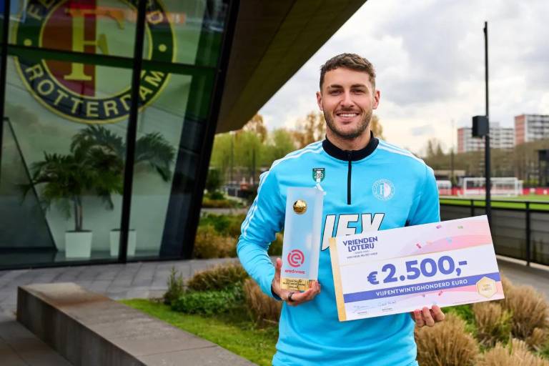 Santi Giménez y Jorge Sánchez con reconocidos en la Eredivisie