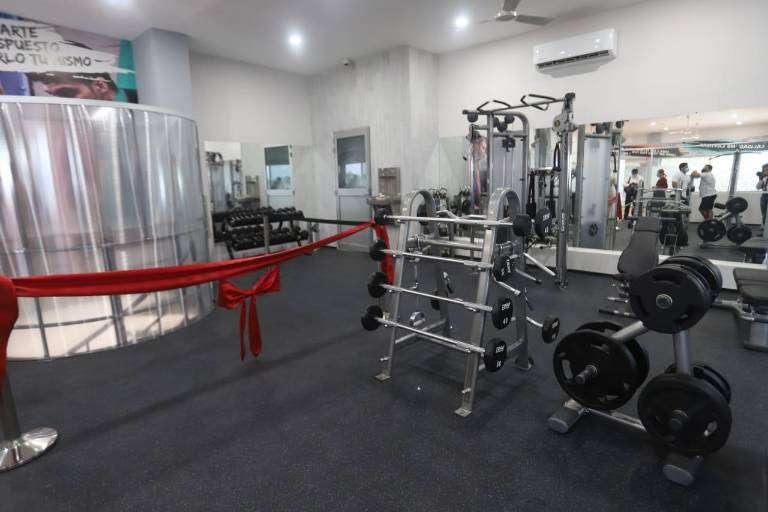Inauguran gimnasio en Industrias Marino