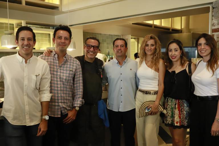 Celebran clientes y amigos el primer aniversario de Casa Bon