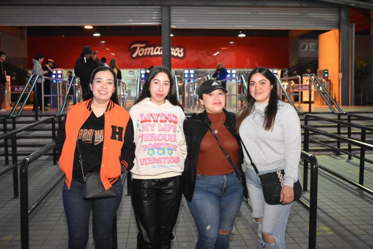 Viven sinaloenses emocionante juego en el estadio Tomateros