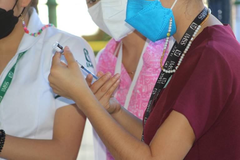 El sábado comenzará la vacunación de refuerzo contra el Covid-19 a maestros de Sinaloa