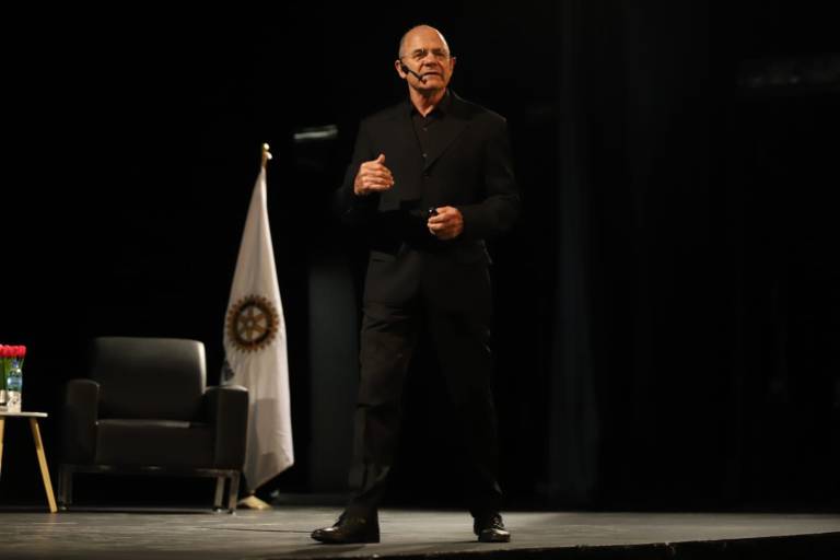 Invita Luis Arturo Sánchez en Mazatlán a vivir una vida plena