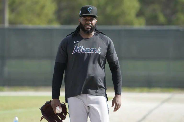 Johnny Cueto sigue fuera tras percance en el tobillo en salida de rehabilitación