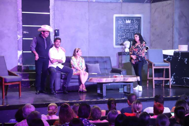 Enredan a mazatlecos en un laberinto de risas