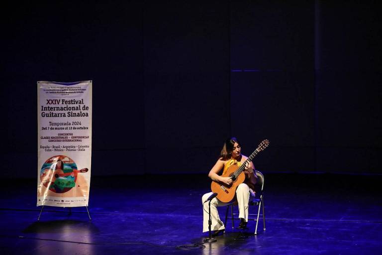 Comparte Andrea González su virtuosismo en la guitarra