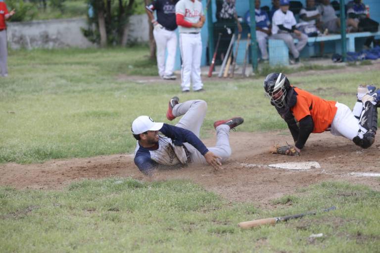 Las Higueras sale airoso en compromiso de Liga de Beisbol, en Club Chololos