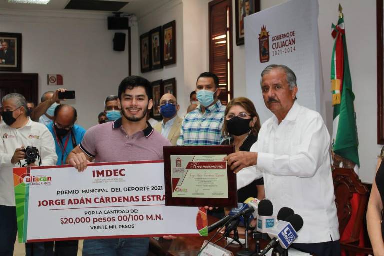 Jorge Adán Cárdenas agradece a la UAS su apoyo para su preparación deportiva y académica