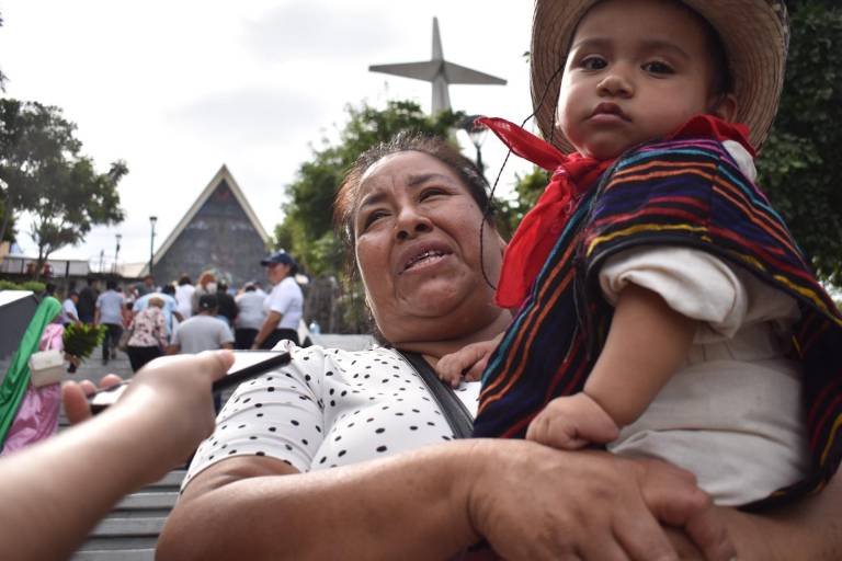 Llegan a La Lomita para agradecer a la Virgen de Guadalupe