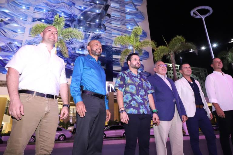 Sergio Ramírez termina en Mazatlán el que, hasta hoy, es el mural más importante de su carrera
