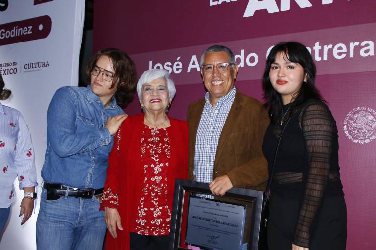 Entregan a Ito Contreras el Premio Sinaloa de Artes