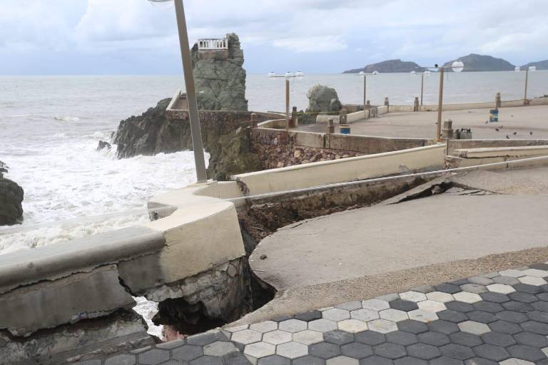 Se desprende uno de los accesos a la Glorieta Sánchez Taboada, en Mazatlán