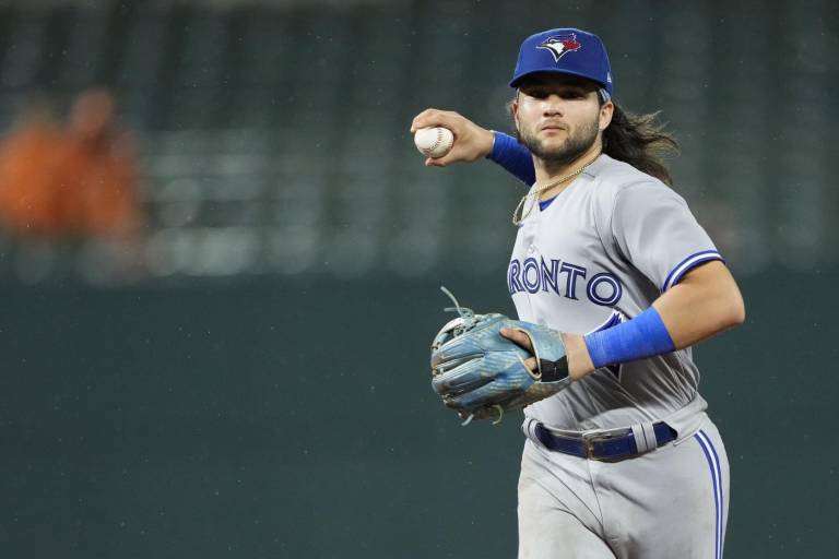 Azulejos inhabilitan a Bo Bichette por una lesión en el cuádriceps