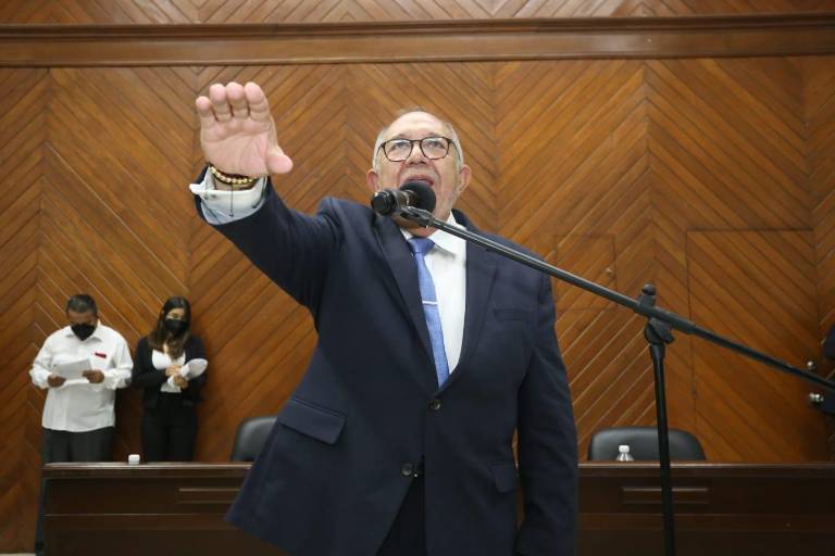 ‘El Químico’ rinde protesta para un segundo trienio como Alcalde de Mazatlán