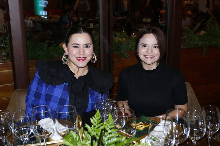 Festejan clientes y amigos 18 años del Restaurante Cayenna