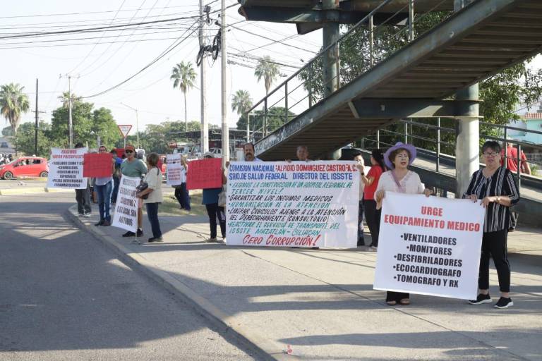 Derechohabientes del Issste en Mazatlán denuncian falta de insumos y exigen nuevo hospital