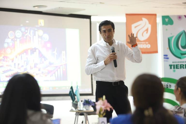 Conocen el modelo educativo digital que ofrece Tecmilenio