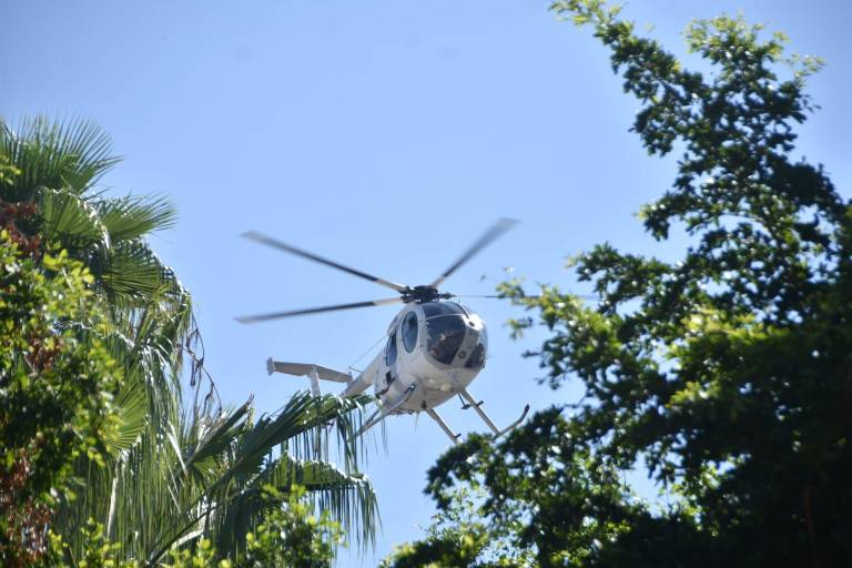 Con aterrizaje dos helicópteros, inicia instalación de exposición militar en Palacio de Gobierno