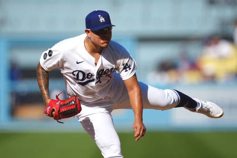 Julio Urías recibe elogios de su mánager Dave Roberts tras triunfo 15