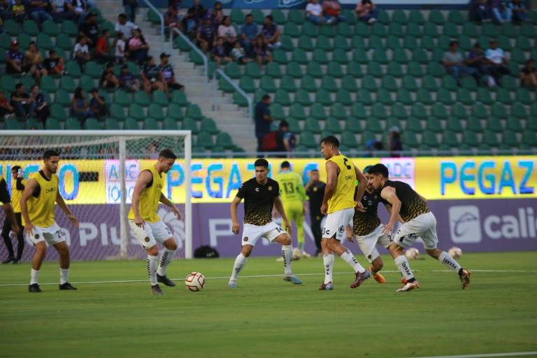 Dorados abre la temporada visitando a Correcaminos