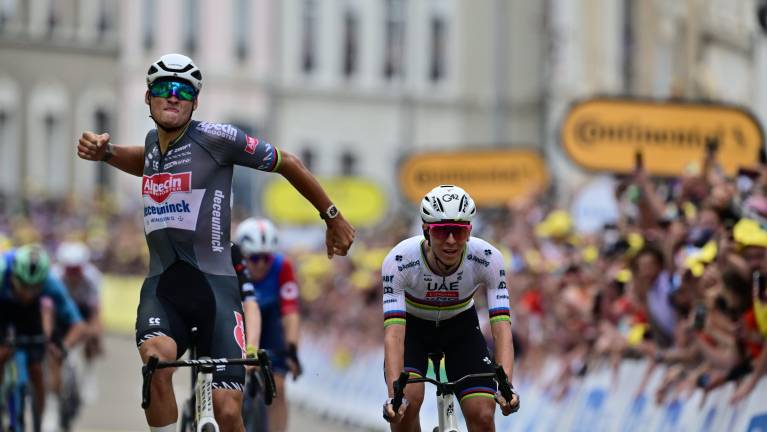 Mathieu Van der gana en el sprint final.