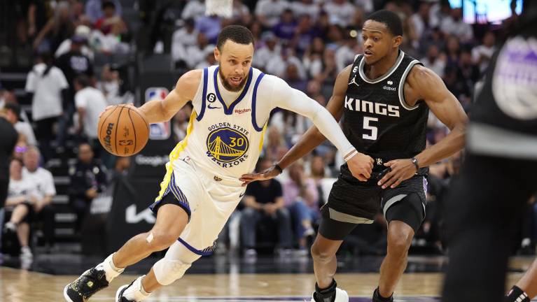 Stephen Curry anota 50 puntos.