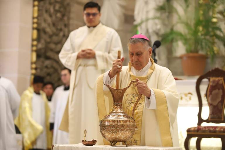 Sacerdotes de la Diócesis de Mazatlán renuevan sus promesas en la Misa Crismal