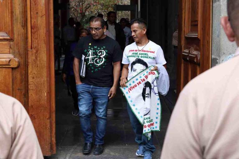 Crean nuevo equipo de investigación para caso Ayotzinapa