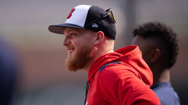 Alex Verdugo es cortado por Bravos.