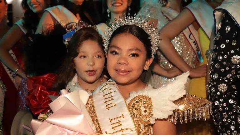 Givanna Miranda con Ángela Salazar, recién electa