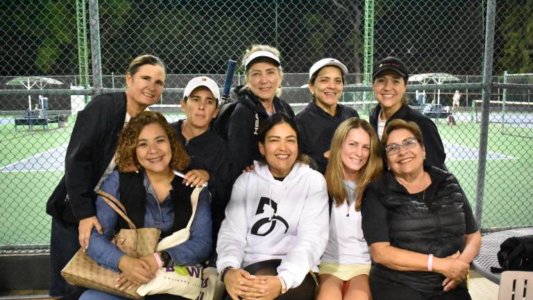 Magaly Sánchez, Jordana Asaf, Aída Ríos, Patricia Messina, Elvira Rodríguez, Lupita Medina, Lupita Carrillo, Fernanda Tarriba y Ximena Sepúlveda, del Equipo Mazatlán.