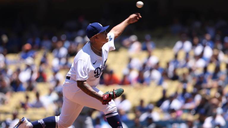 Julio Urías estuvo intratable después de una primera entrada en la que lo tocaron con dos jonrones.