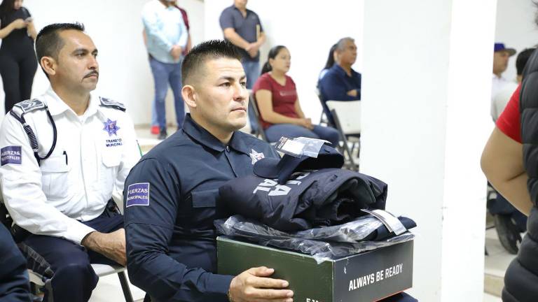 Fueron entregados 45 uniformes completos.