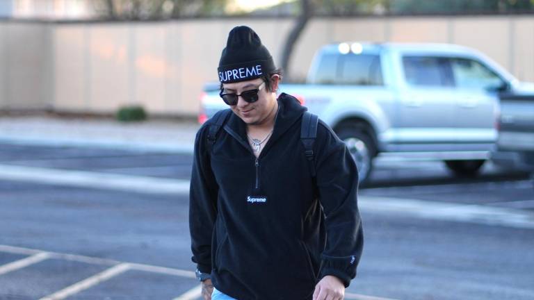 Julio Urías a su llegada al entrenamiento de Dodgers.
