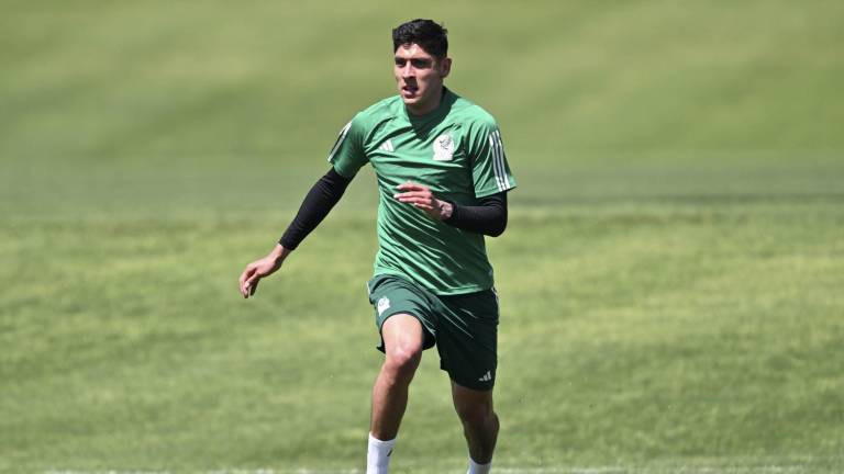 Edson Álvarez entrenó por separado.