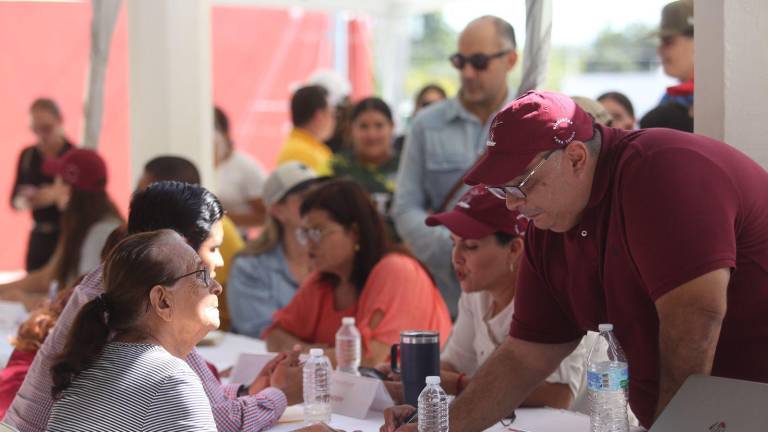 Funcionarios municipales atendieron las peticiones de los habitantes de Mazatlán desde la zona rural.