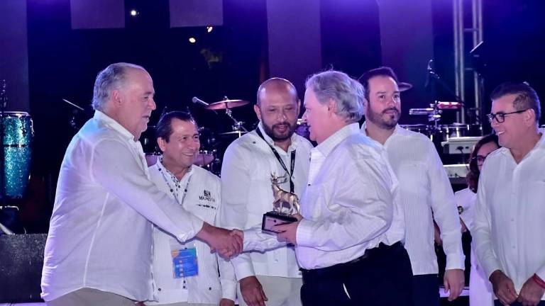 Raúl Rico González recibió el reconocimiento.