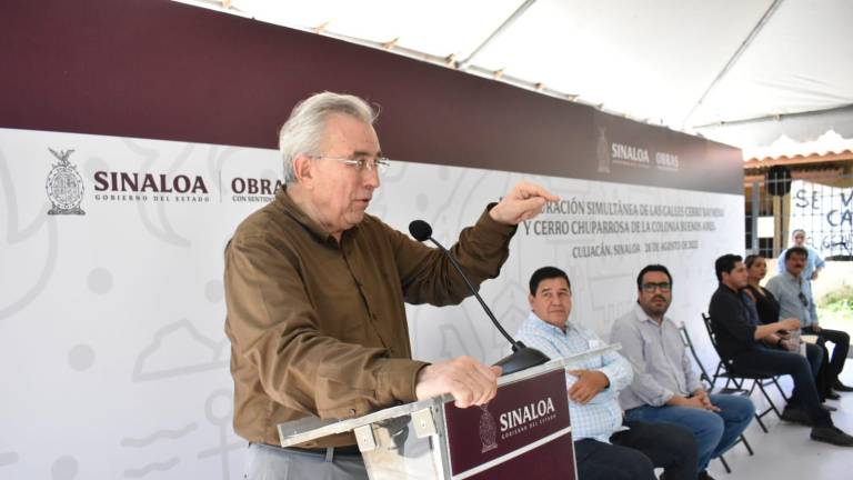 Rubén Rocha Moya estuvo en la inauguración de la pavimentación en la colonia Buenos Aires.