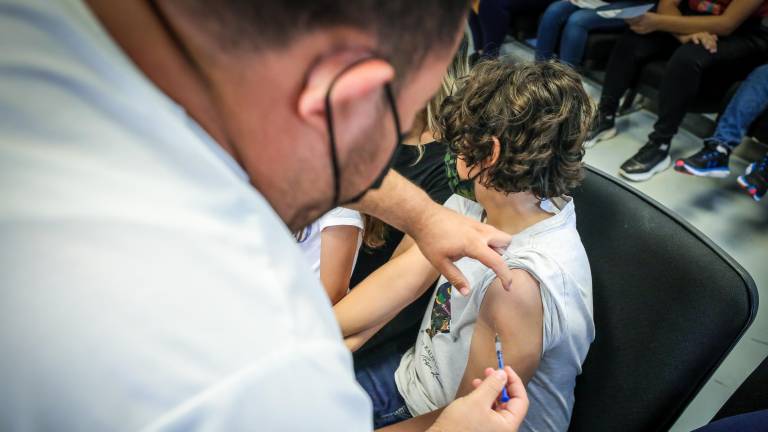 El DIF Sinaloa mantiene en Culiacán dos centros de vacunación permanente para niñas, niños y adultos.