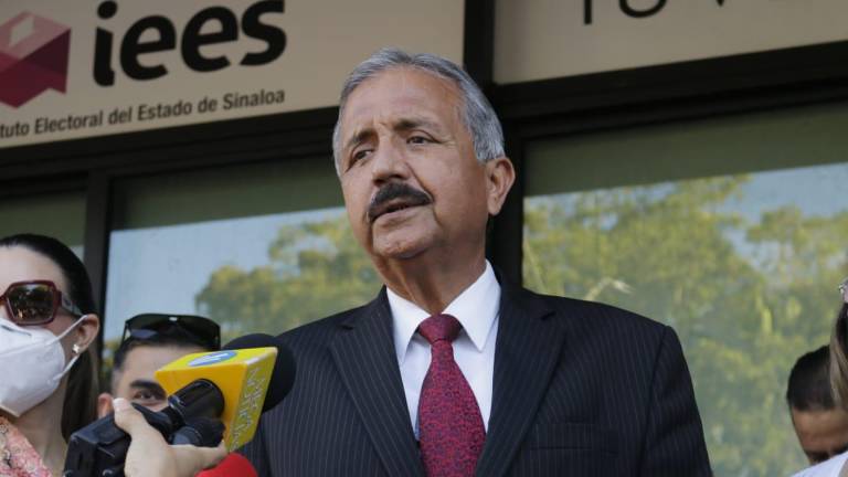 Jesús Estrada Ferreiro y los candidatos presentaron su planilla de cabildo ante el IEES