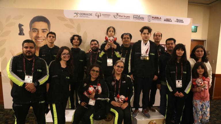 La delegación de Sinaloa se tomó la foto del recuerdo tras culminar las actividades del ajedrez en la Olimpiada Nacional Conade 2025.