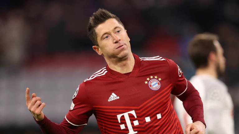 Robert Lewandowski celebra uno de sus tres goles ante el Salzburgo.