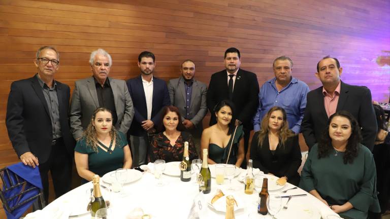 Una velada muy agradable pasaron los arquitectos y sus esposas en el convivio decembrino.