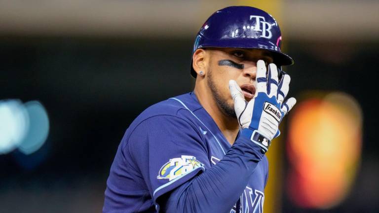 Isaac Paredes se fue para la calle en la victoria de los invictos Rays de Tampa Bay.
