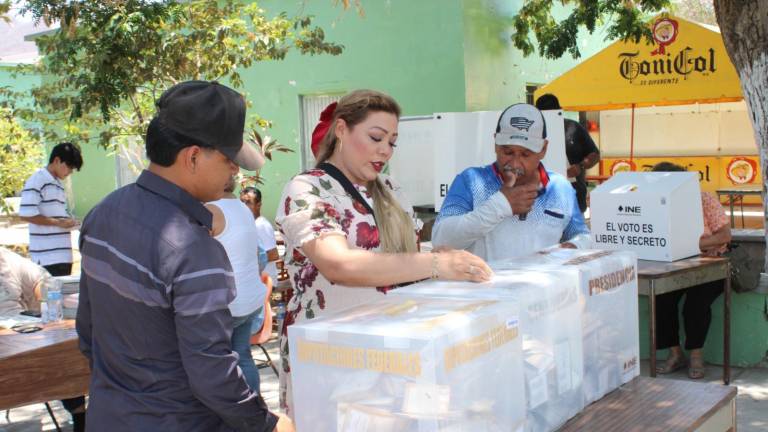 Claudia Valdez dice que la moneda está en el aire.