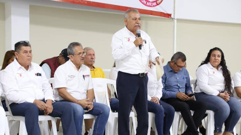 Miguel Ángel Gutiérrez Sánchez, líder del Movimiento Amplio Social Sinaloense (MASS), en reunión la mañana de este domingo.