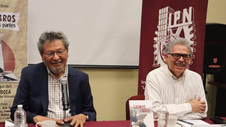 Élmer Mendoza y Carlos Morales, durante la presentación.