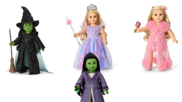 Entre las novedades destaca una muñeca vestida con el icónico pijama morado que usa durante la famosa secuencia.