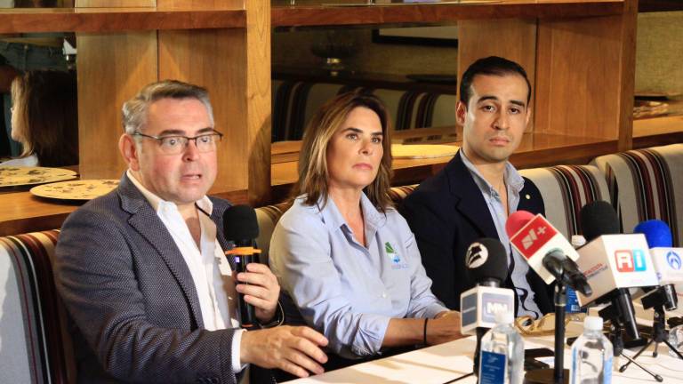 Carlos Olmos Hernández, coordinador médico de Oceánica, presentó el programa de atención a Trastornos Afectivos de la institución.