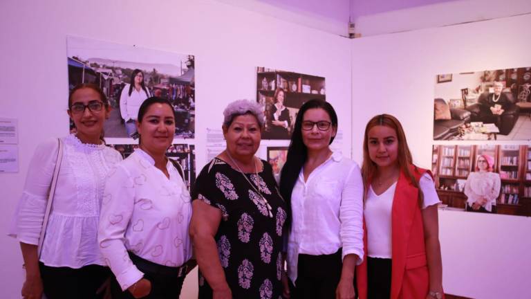 Alejandra Jáuregui, Natalia Olachea, María del Carmen Ramírez, Dunelin Nava y Diana Páez.